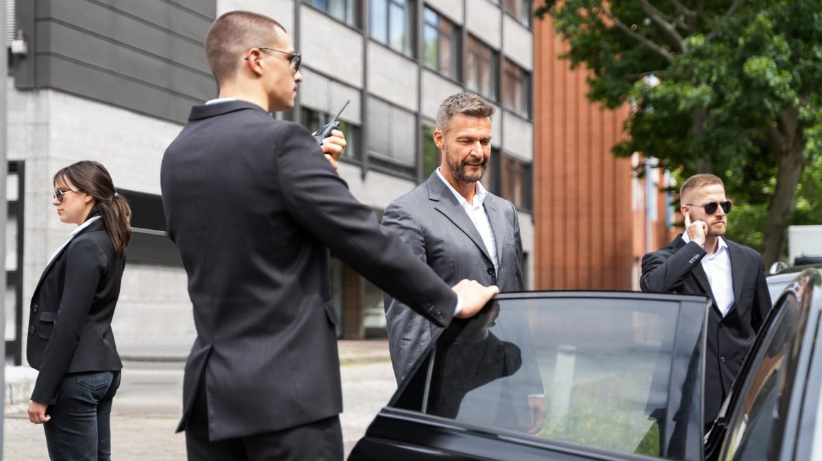 Executive transportation by Algoz